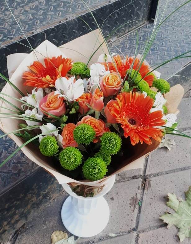 Букет цветов из: Герберы, Хризантемы, Альстромерии и Розы в Барнауле
