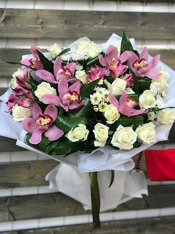 Букет цветов из: Розы и Хризантемы в Барнауле
