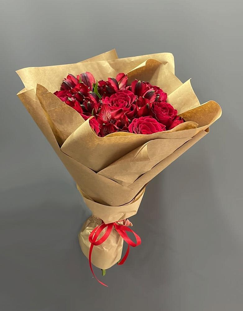 Букет цветов из: Альстромерии и Розы в Барнауле