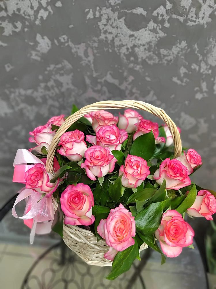 Цветочная композиция из Розы в корзине в Барнауле