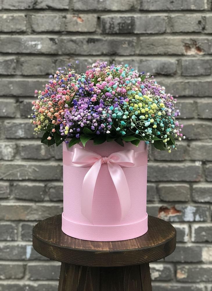 Цветочная композиция из Гипсофила и Розы в шляпной коробке в Барнауле