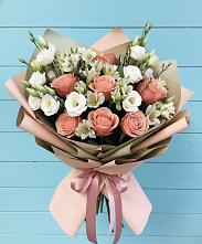 Букет цветов из:  Розы, Альстромерии и Лизиантусы в Барнауле