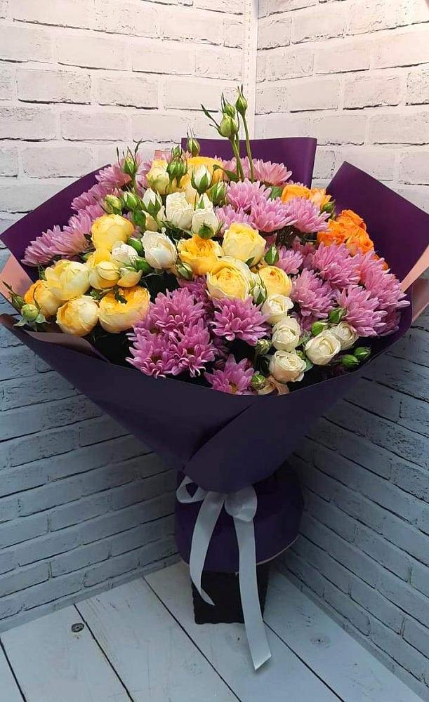 Букет цветов из: Хризантемы и Розы в Барнауле