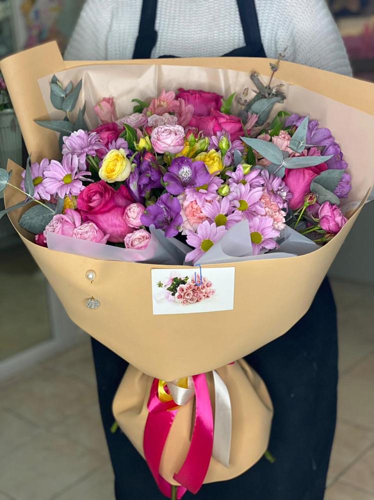 Букет цветов из: Хризантемы, Гвоздики и Альстромерии в Барнауле