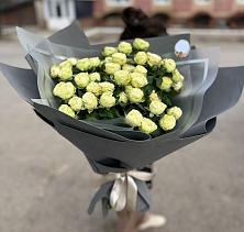 Букет Белые кустовые розы Солинеро в Барнауле