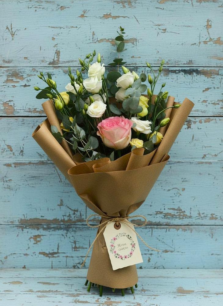 Букет цветов из: Розы и Лизиантусы в Барнауле