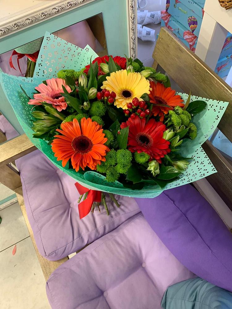 Букет цветов из: Герберы, Хризантемы и Альстромерии в Барнауле