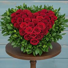 Цветочная композиция из Розы в виде сердца в Барнауле