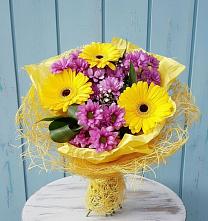 Букет цветов из:  Хризантемы и Герберы в Барнауле