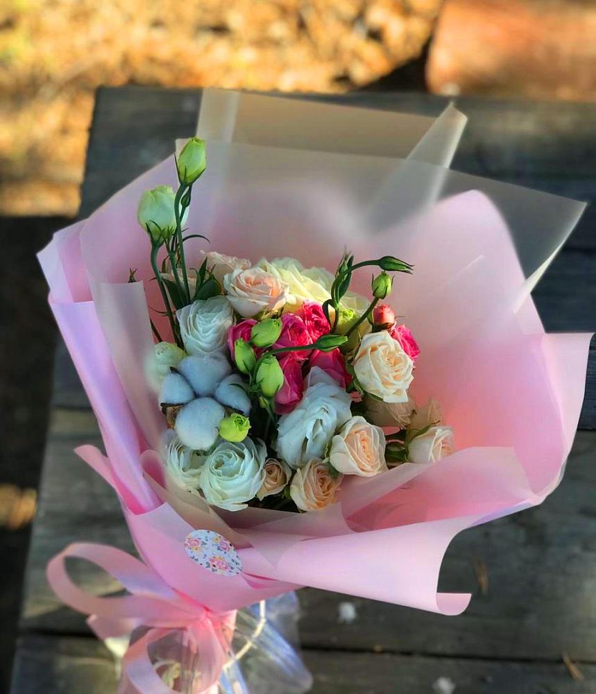 Букет цветов из: Розы и Лизиантусы в Барнауле