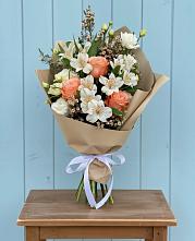 Букет цветов из:  Альстромерии, Лизиантусы, Розы и Хризантемы в Барнауле