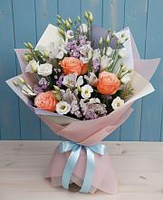 Букет цветов из:  Лизиантусы, Розы, Альстромерии и Гипсофила в Барнауле