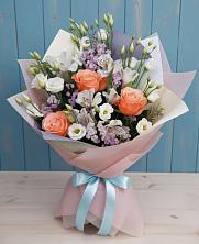 Букет цветов из:  Лизиантусы, Розы, Альстромерии и Гипсофила в Барнауле