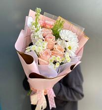 Букет цветов из:  Хризантемы и Розы в Барнауле