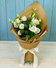 Букет цветов из:  Хризантемы и Лизиантусы в Барнауле