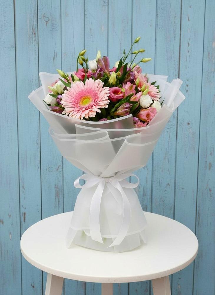 Букет цветов из: Герберы, Альстромерии и Лизиантусы в Барнауле