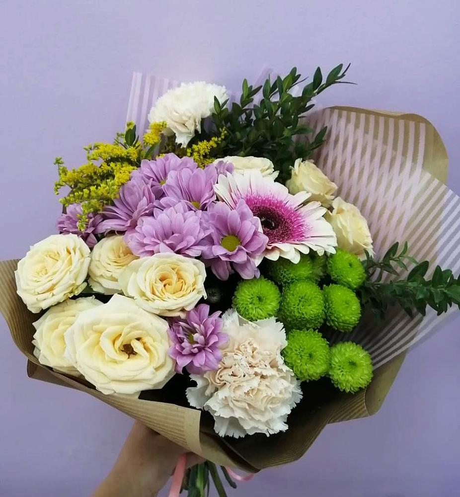 Букет цветов из: Хризантемы, Розы, Гвоздики и Герберы в Барнауле