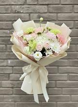 Букет цветов из:  Гвоздики, Розы, Лизиантусы и Хризантемы в Барнауле