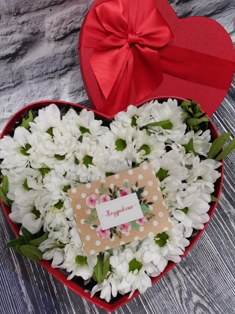 Цветочная композиция из Хризантемы в виде сердца в Барнауле