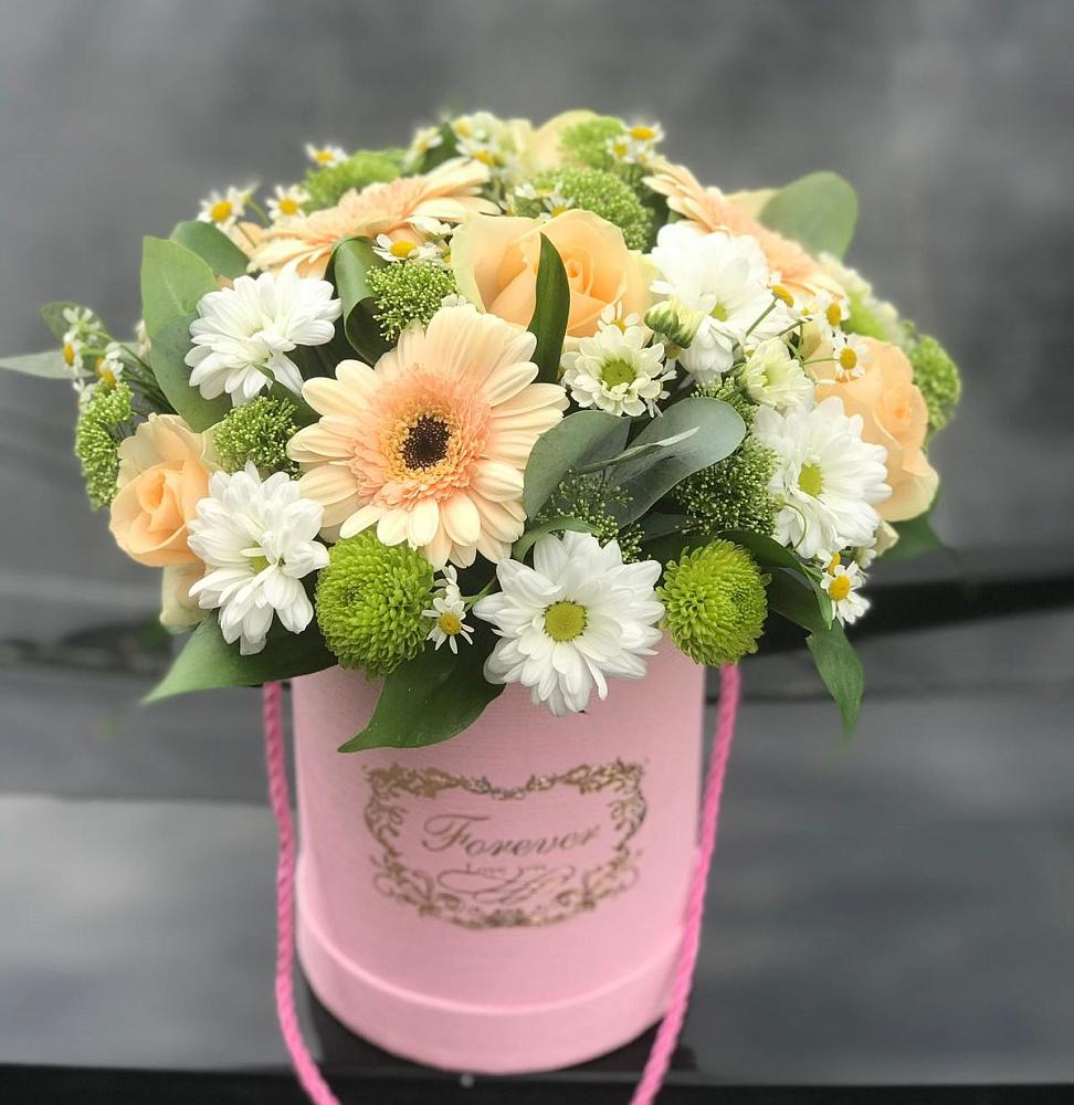 Цветочная композиция из Розы, Герберы и Хризантемы в шляпной коробке в Барнауле