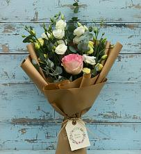 Букет цветов из:  Розы и Лизиантусы в Барнауле