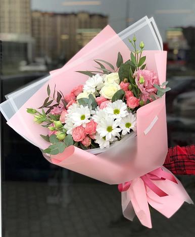 Букет цветов из: Розы, Лизиантусы и Хризантемы в Барнауле