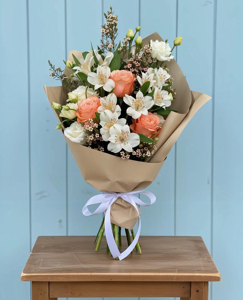 Букет цветов из: Альстромерии, Лизиантусы, Розы и Хризантемы в Барнауле